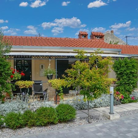 Issa Holiday Home - 3 Min Walk To Beach Kaštela 外观 照片
