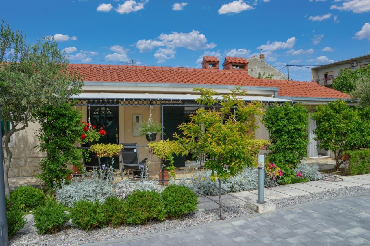 Issa Holiday Home - 3 Min Walk To Beach Kaštela 外观 照片