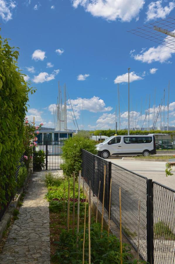 Issa Holiday Home - 3 Min Walk To Beach Kaštela 外观 照片