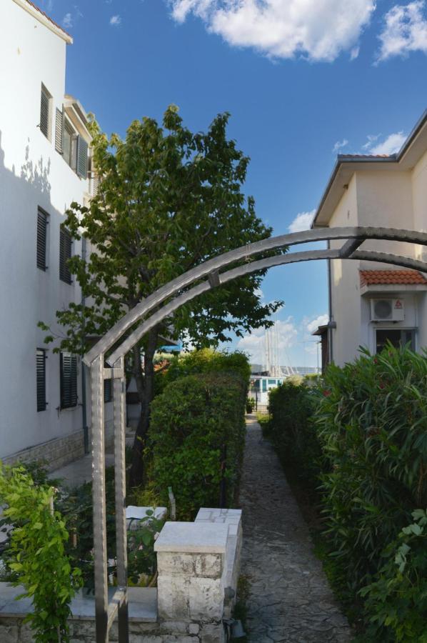 Issa Holiday Home - 3 Min Walk To Beach Kaštela 外观 照片