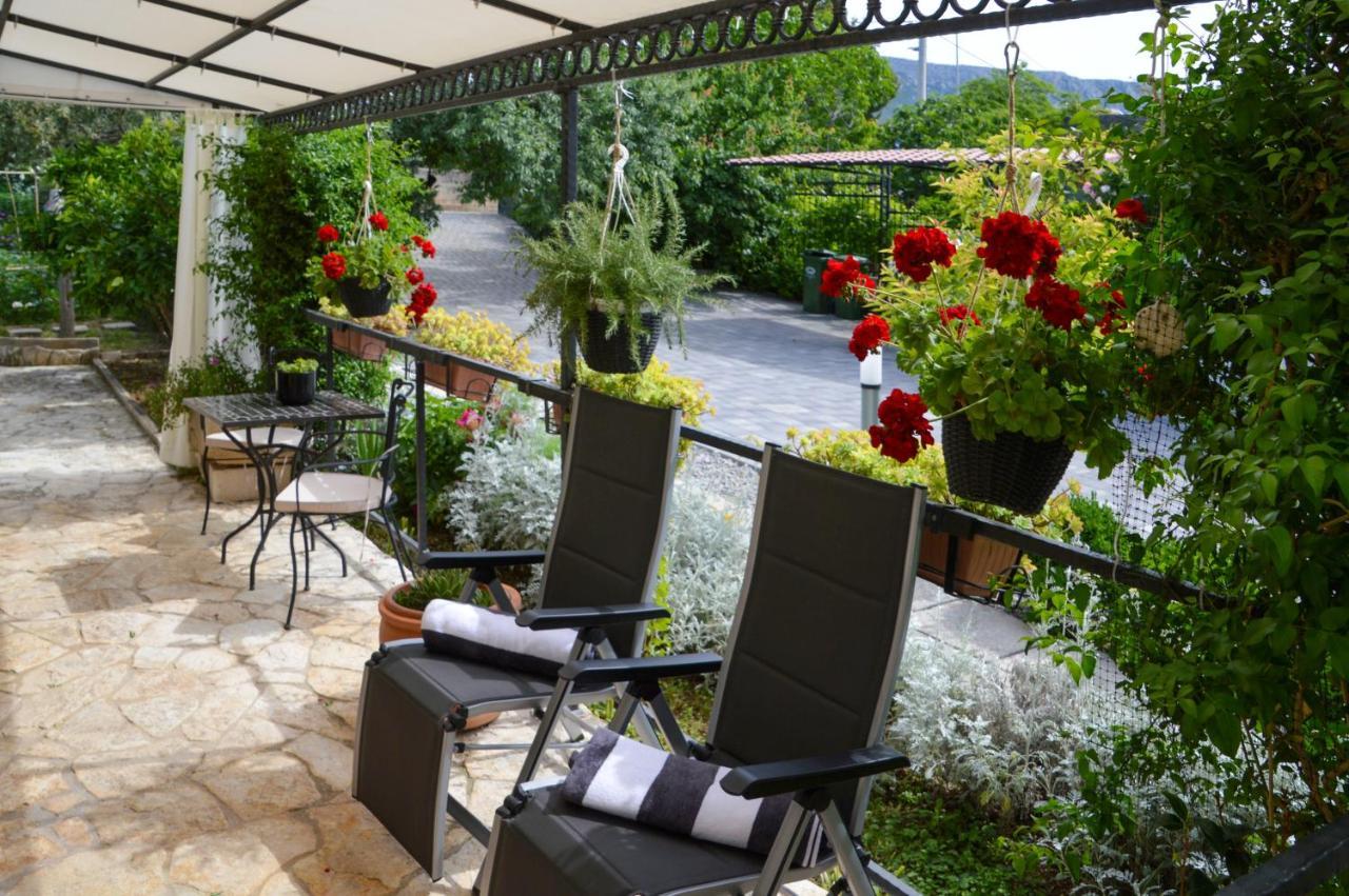 Issa Holiday Home - 3 Min Walk To Beach Kaštela 外观 照片