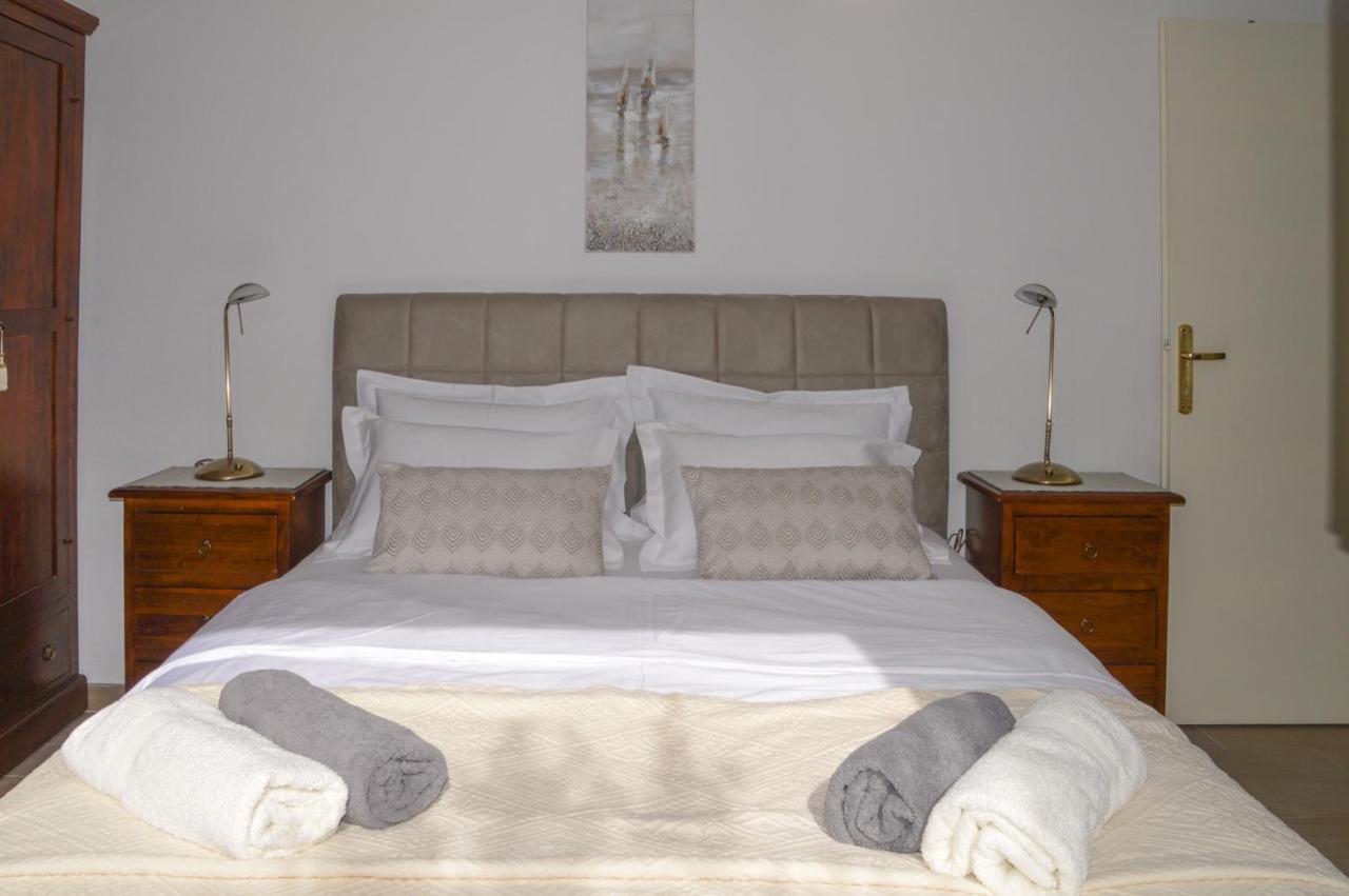 Issa Holiday Home - 3 Min Walk To Beach Kaštela 外观 照片