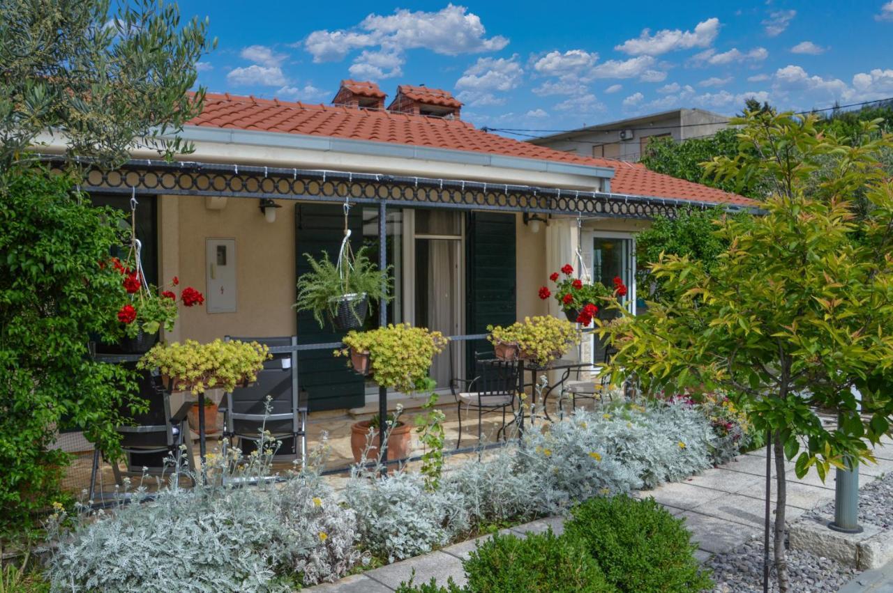 Issa Holiday Home - 3 Min Walk To Beach Kaštela 外观 照片