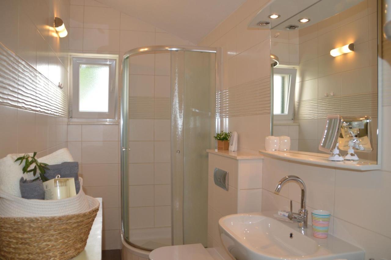 Issa Holiday Home - 3 Min Walk To Beach Kaštela 外观 照片