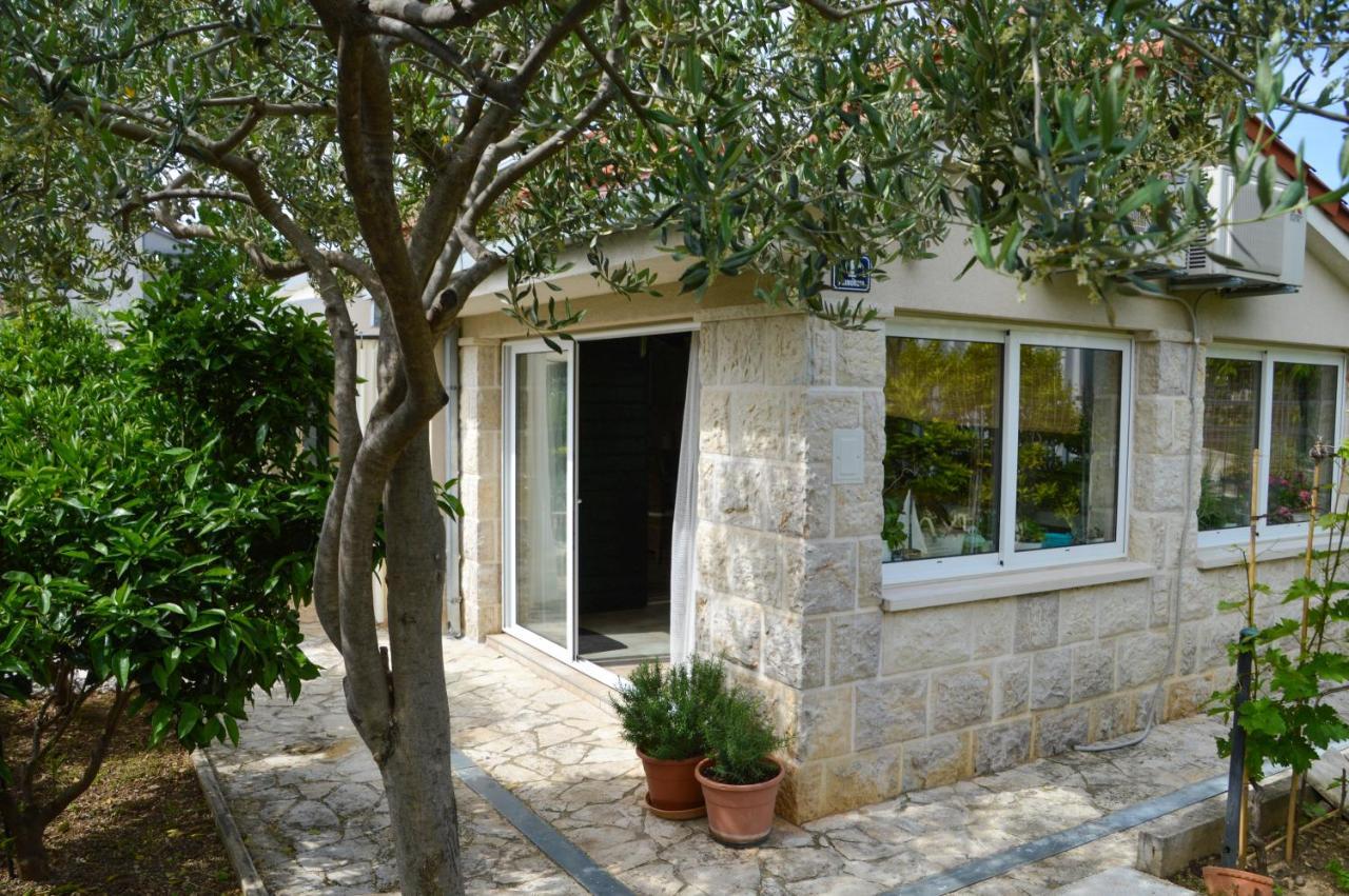 Issa Holiday Home - 3 Min Walk To Beach Kaštela 外观 照片
