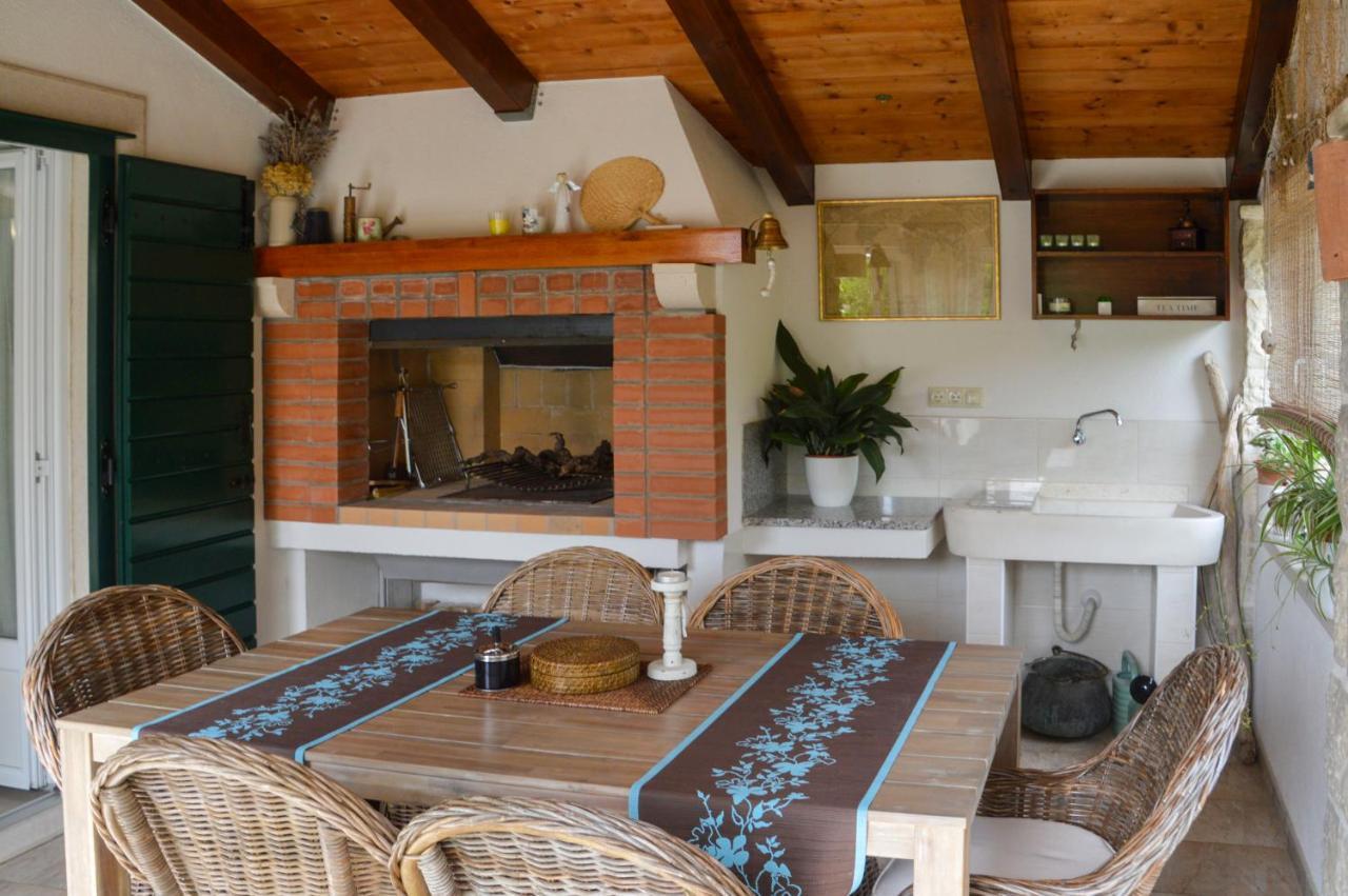 Issa Holiday Home - 3 Min Walk To Beach Kaštela 外观 照片